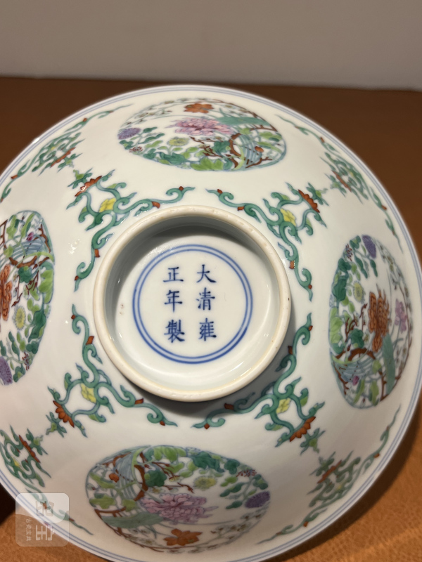 清雍正 斗彩开光四季花卉团蝶纹斗笠碗 - 图4